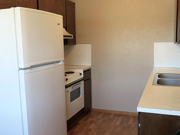 3rd image of 1521 N B St APT 6