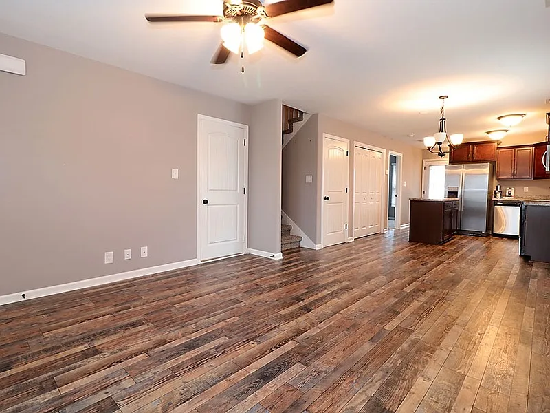 3 bed, 2.5 bath, 1408 sqft, $1,580 — Photo 2