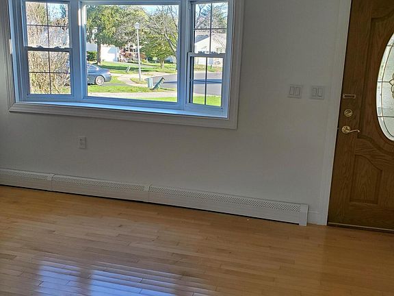 5th image of 29 Sweet William Ct