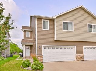 1040 Lindsey Ln, Grand Forks, ND 58201