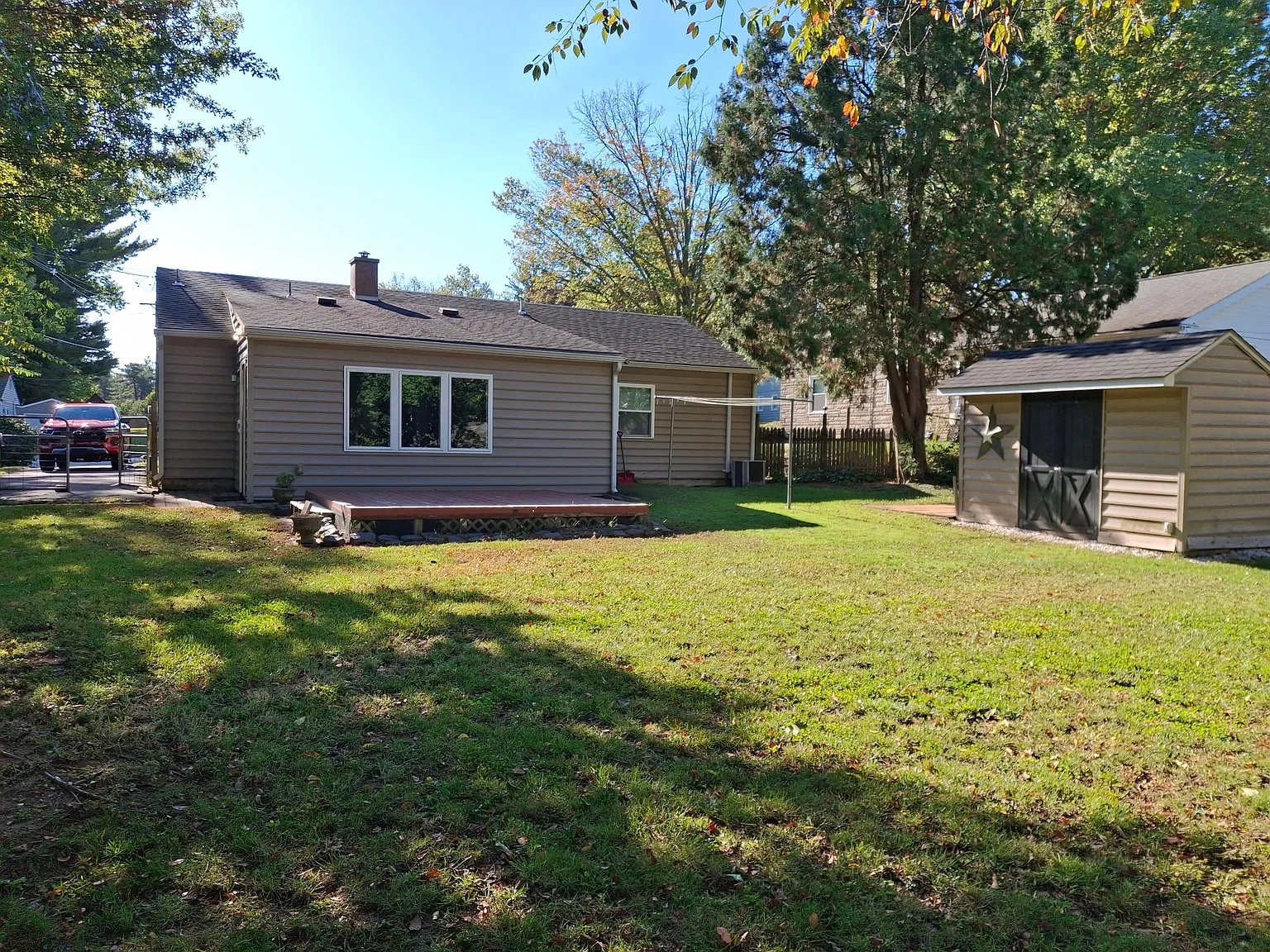 3 bed, 1.5 bath, 1200 sqft, $2,450 — Photo 2