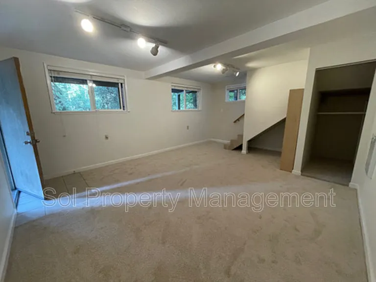 175 S Redwood Dr — Photo 18