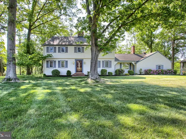 1512 Woodcreek Dr, Mechanicsburg, PA 17055