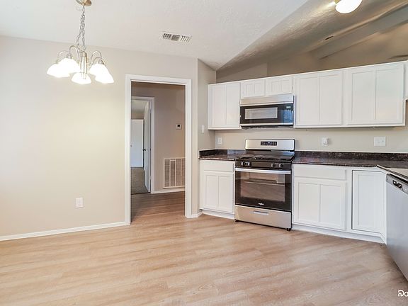 3rd image of 7203 Fuchsia Ln