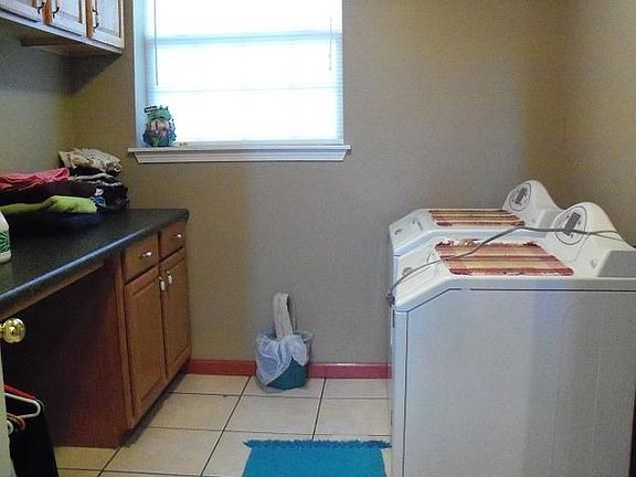 3rd image of 929 Creekview Dr
