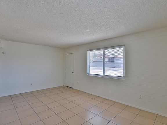 3rd image of 513 W 9th Pl APT C