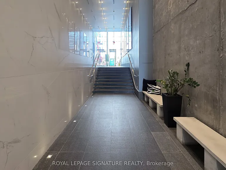 224 King St W #1406 — Photo 33