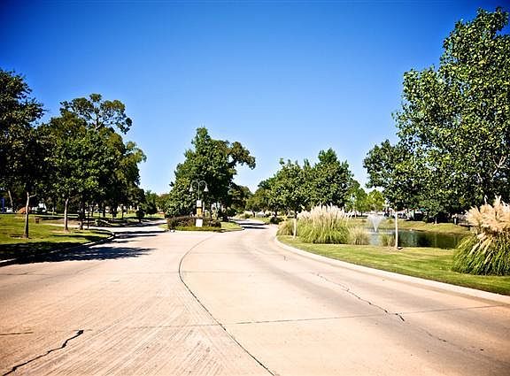 3rd image of 9229 Blackstone Dr