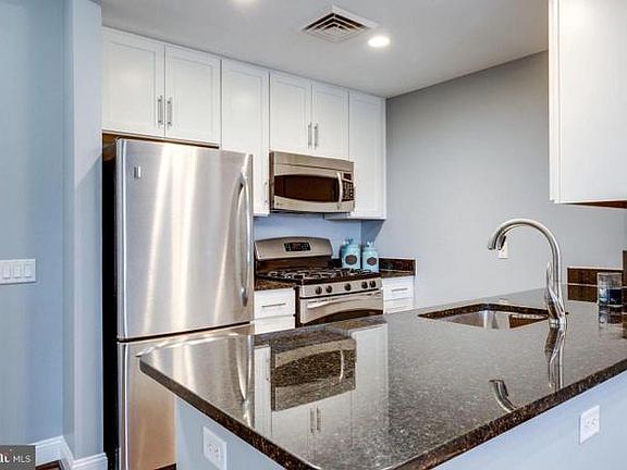 4th image of 1111 Oronoco St Unit 229