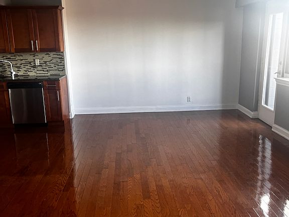3rd image of 60 Parkway Dr E APT 15M