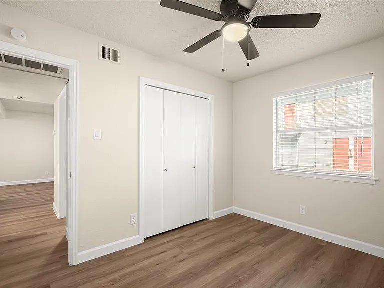 2408 Longview St #112 — Photo 8