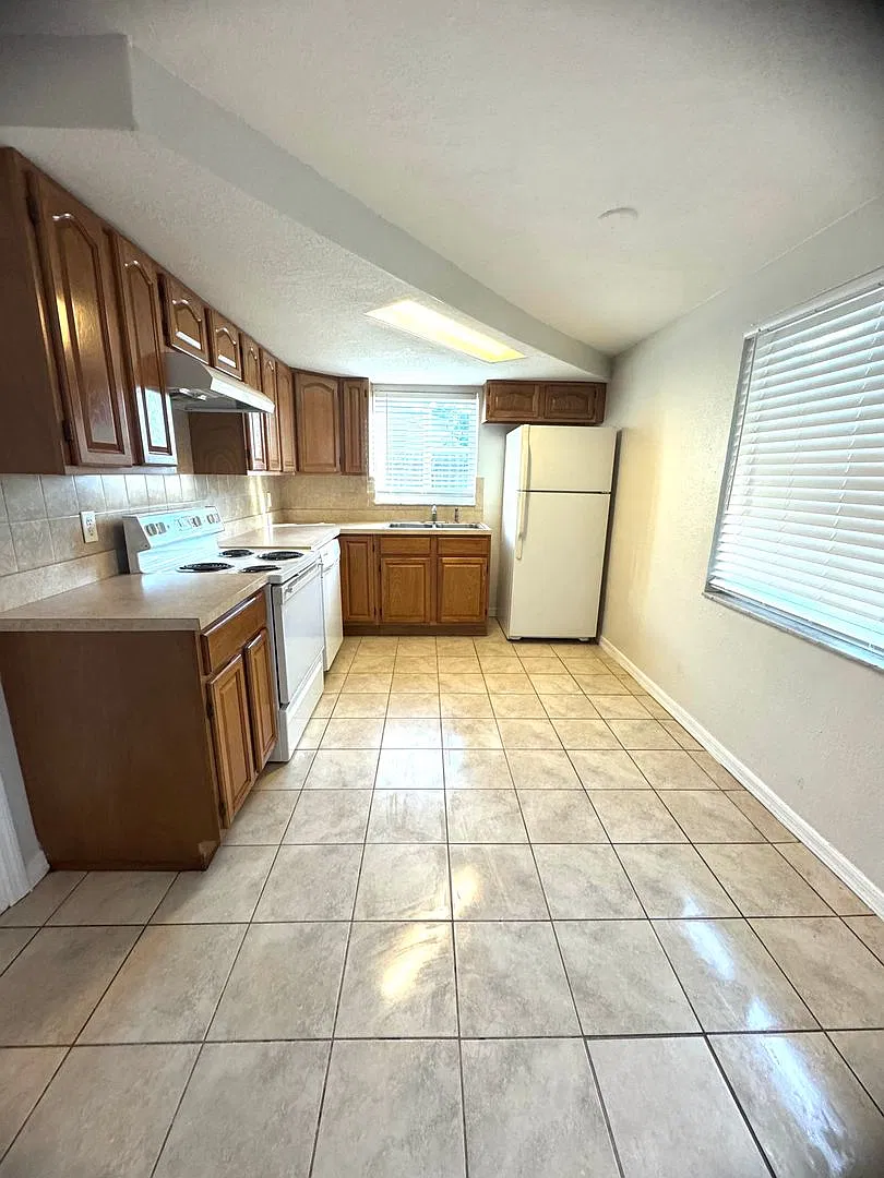 2 Bedroom/2 Bathroom Available Now! — Photo 4