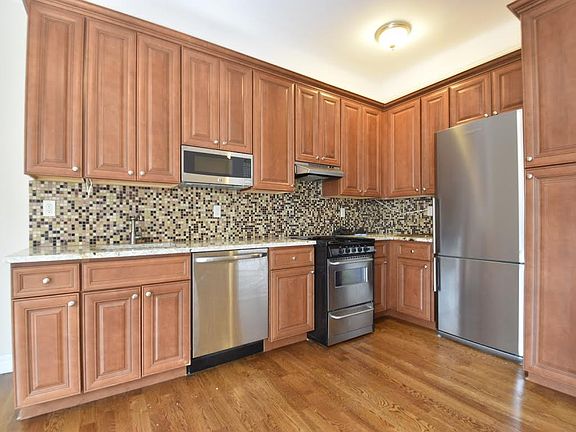 2nd image of 2350 Broadway #511
