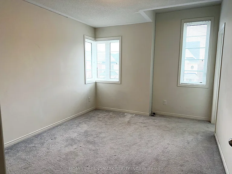 2356 Equestrian Cres — Photo 14