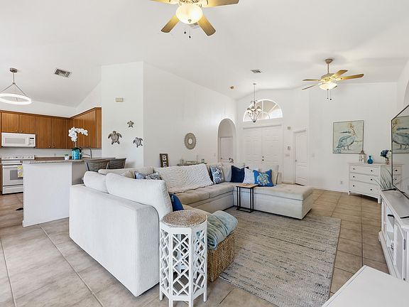 4th image of 5427 Place Lake Drive