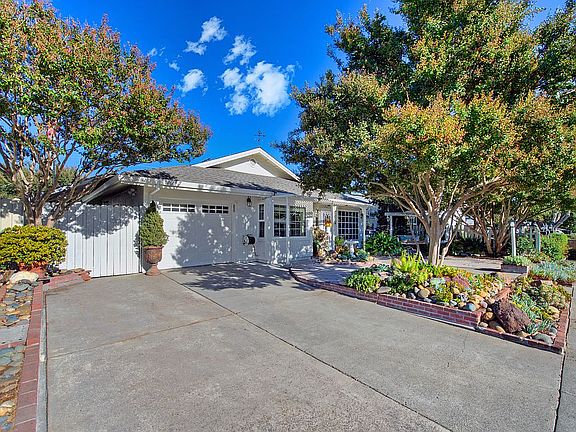 2nd image of 383 Camelia Way