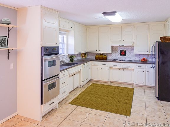 5th image of 1465 Swan Dr