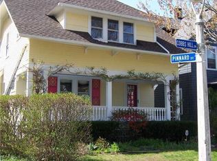 125 Cobbs Hill Dr, Rochester, NY 14610