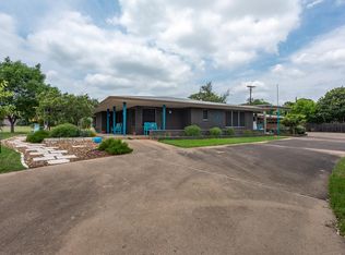 820 W Main St, Kerrville, TX 78028