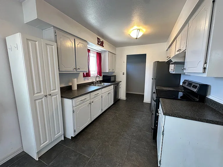 5542 Cypress St — Photo 3