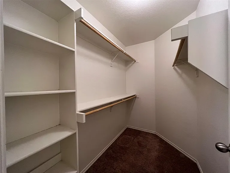 319 Plum Dr — Photo 6