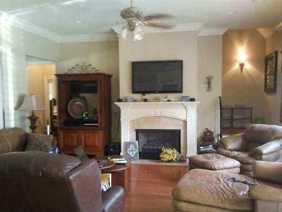 Living room w/ gas fireplace