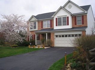 1512 Summerset Pl, Herndon, VA 20170