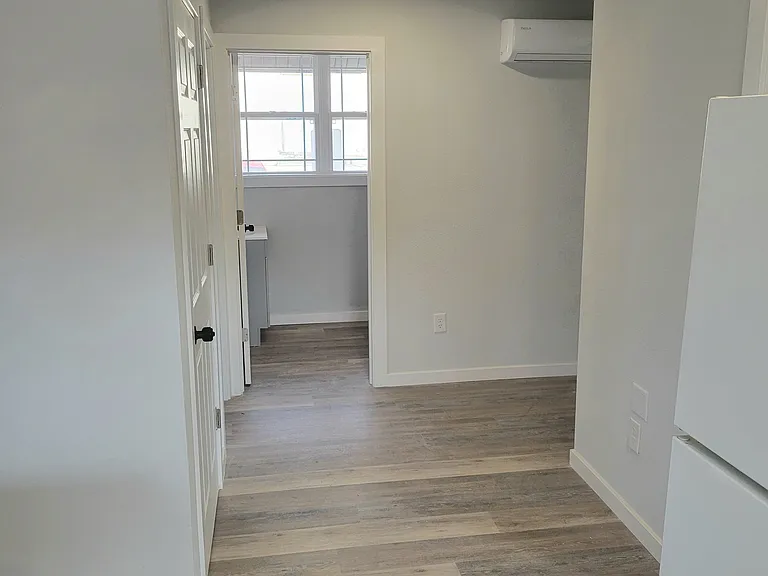 403 Locust St #A — Photo 6