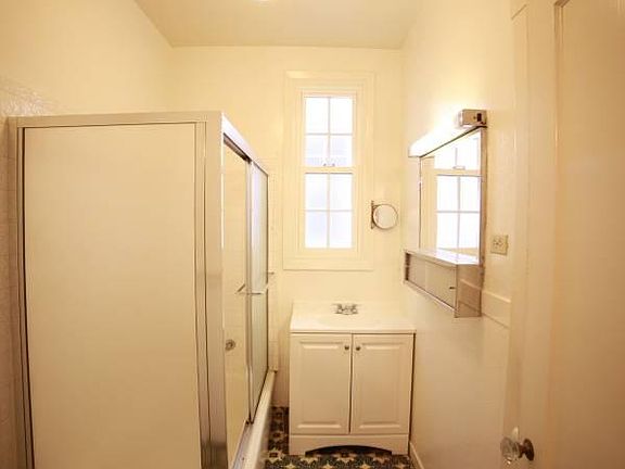 4th image of 2145 Franklin St