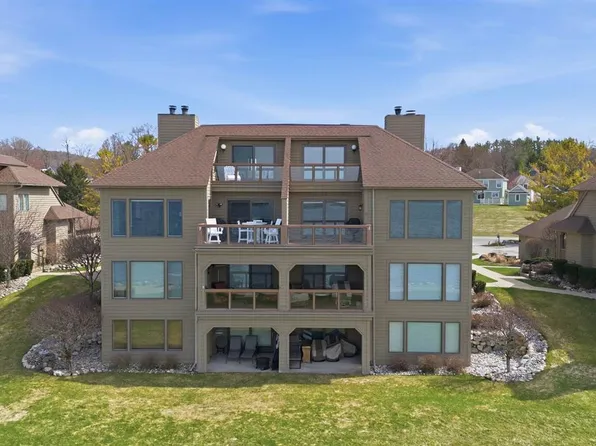 800 Front St APT 98, Boyne City, MI 49712