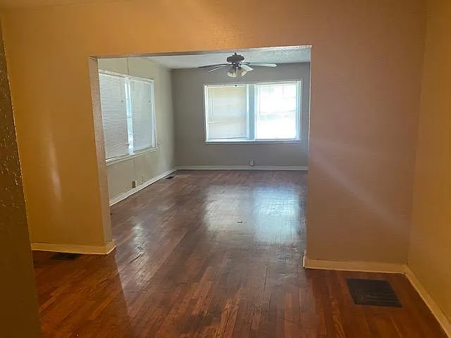819 E 42nd St #1W — Photo 3