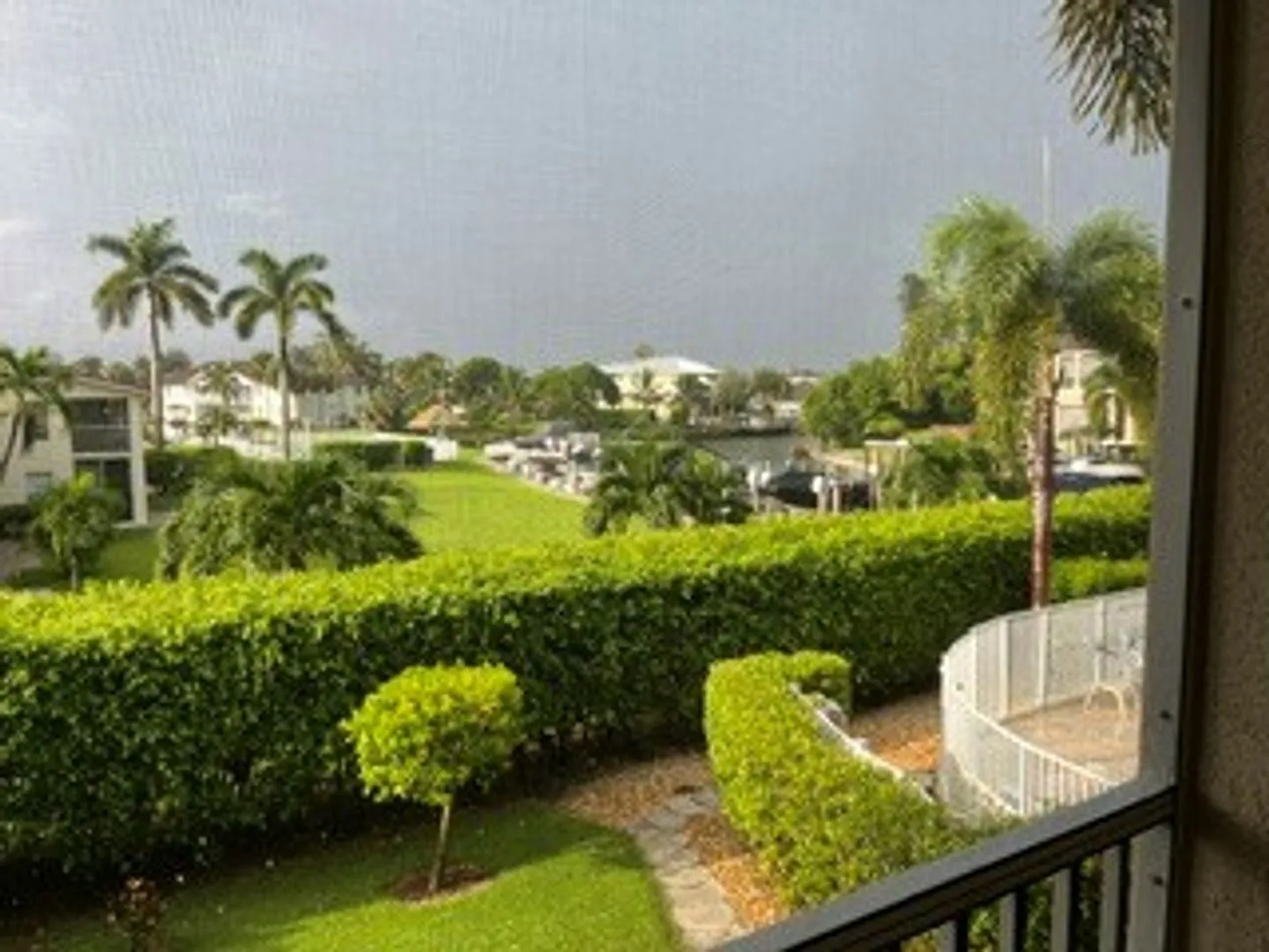 Cozy Condo in Waterfront Island Complex-Available NOW for 12 Month Tenant — Photo 1