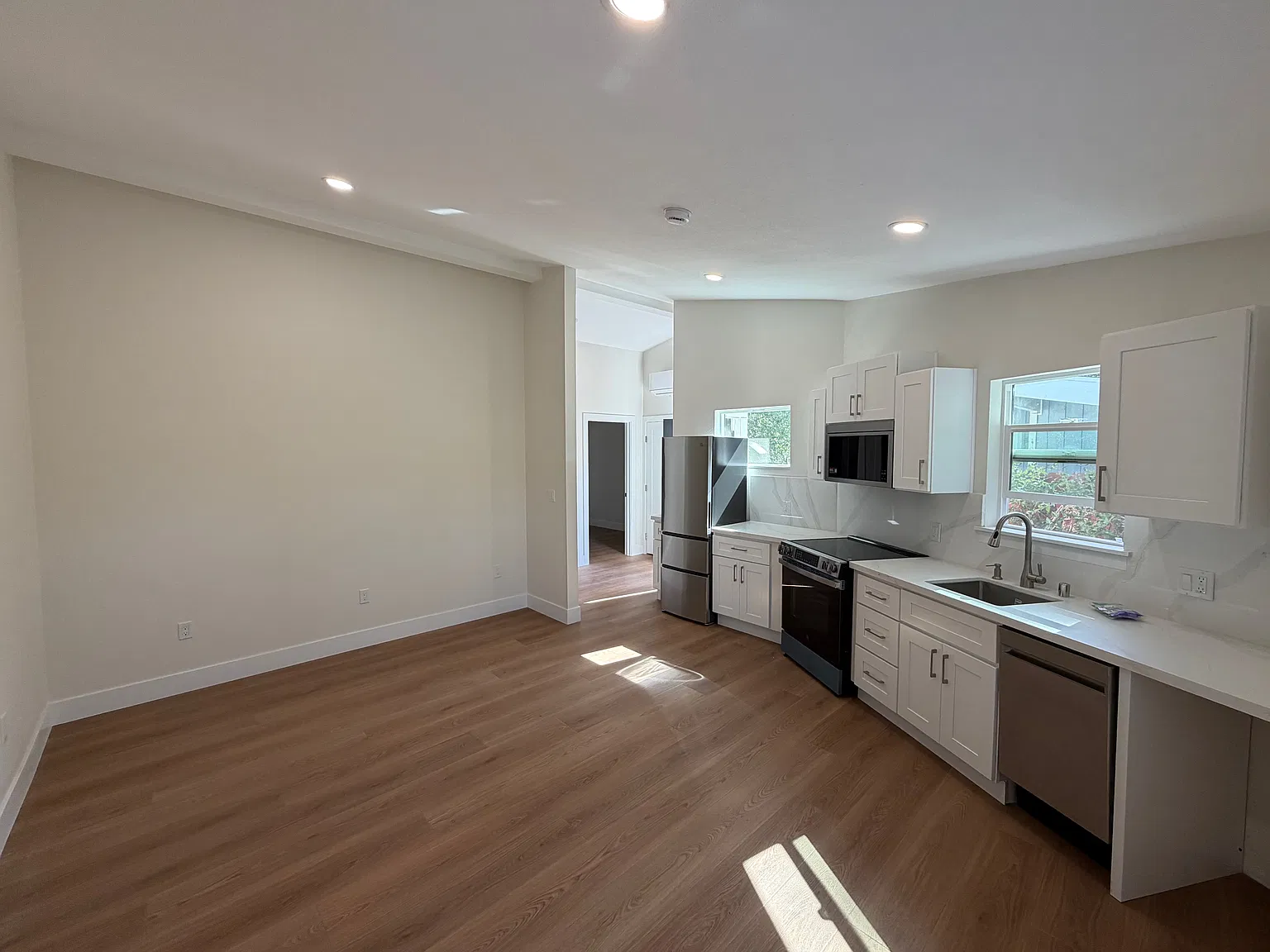 2 bed, 1.5 bath, 700 sqft, $3,550 — Photo 2