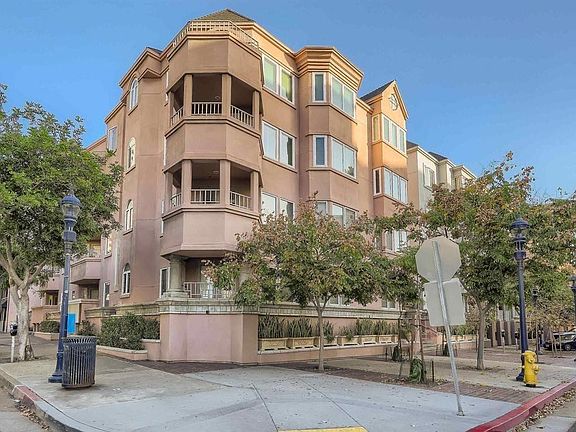 5th image of 655 Columbia St Unit 202