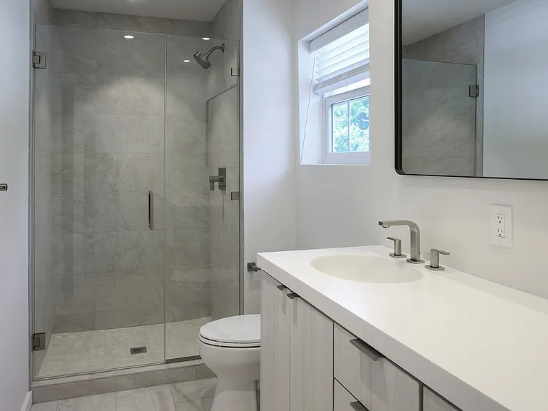 784 Farmington Ave — Photo 2