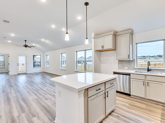 4th image of 246 Du Bois Ln