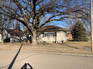 211 E Maple St, Sutton, NE 68979