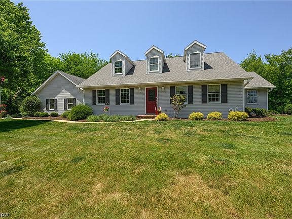 2nd image of 377 Hillcrest Dr NE