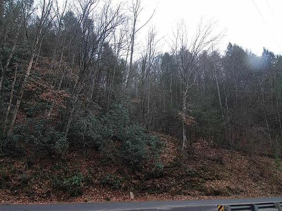 5th image of 18 Henry Town Rd