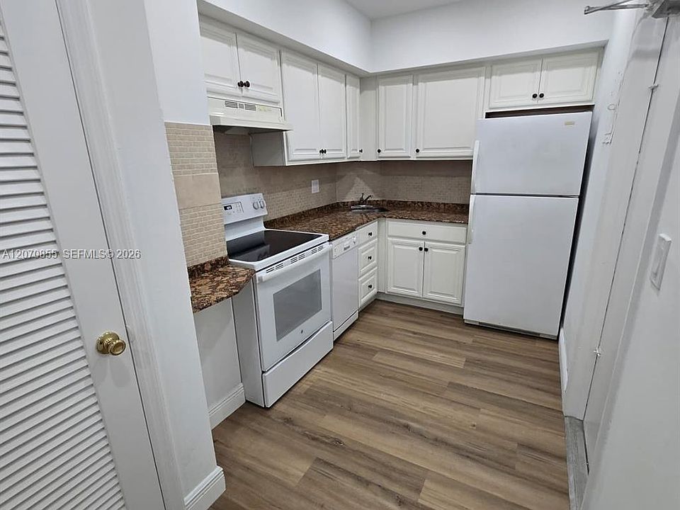 1st image of 2424 SE 17th St APT 110B