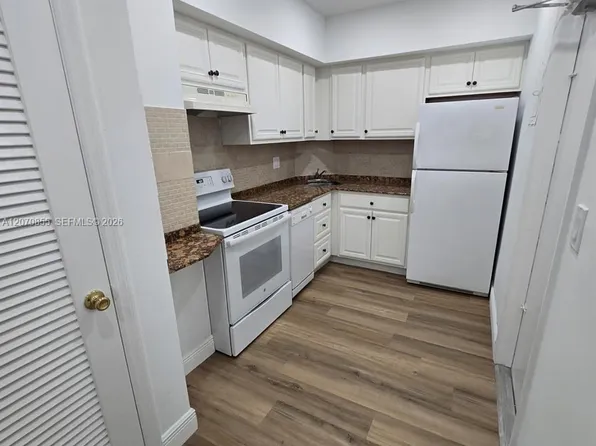 2424 SE 17th St APT 110B, Fort Lauderdale, FL 33316