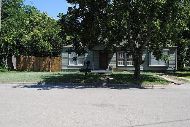 1st image of 802 W 5th St