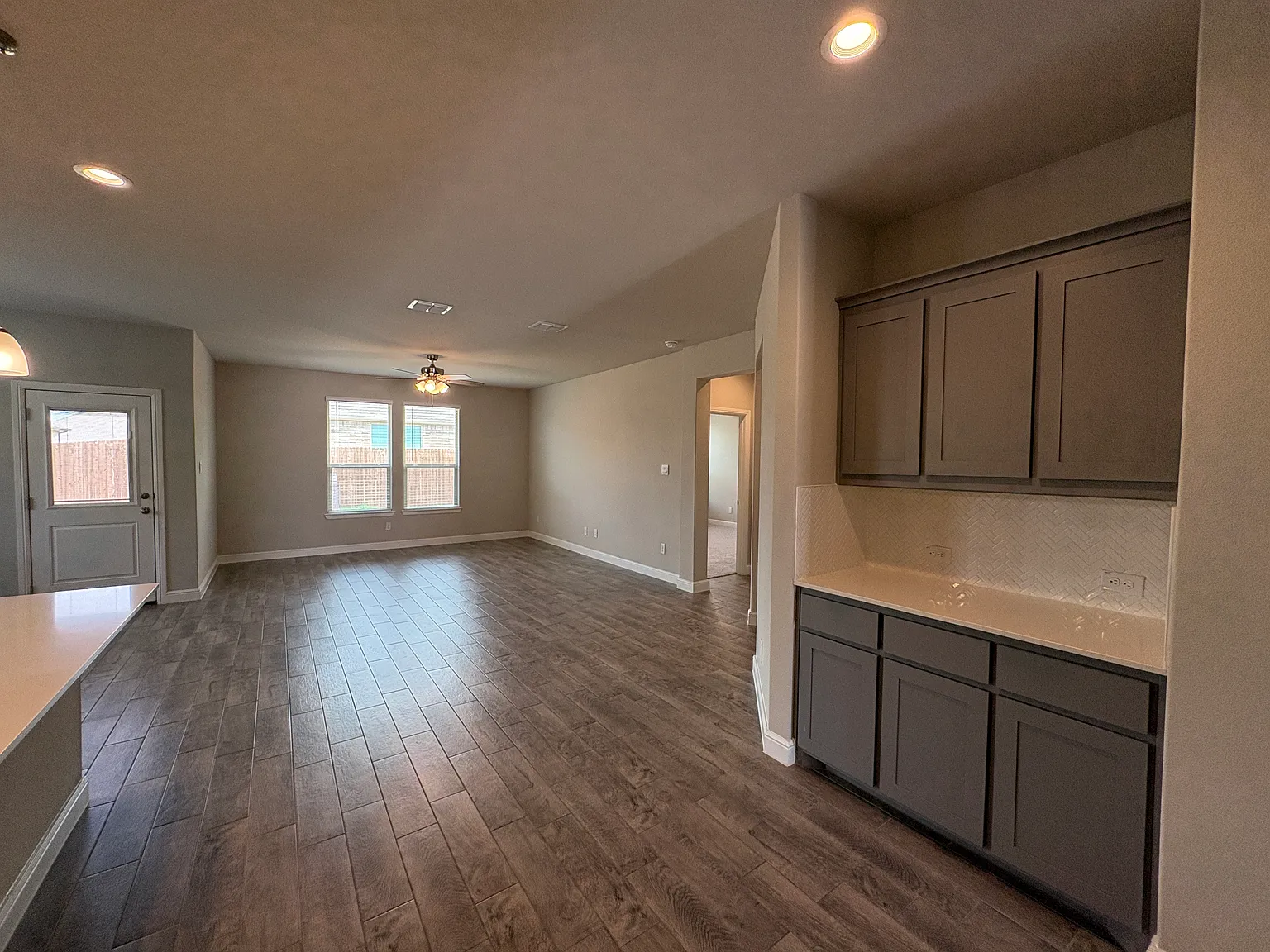 4 bed, 2037 sqft, $2,300 — Photo 2