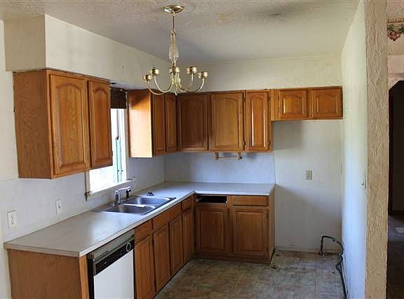 3rd image of 2105 NW Bell Ave