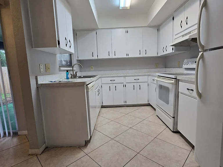 3413 Sherwood Dr #B — Photo 13