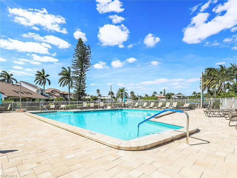 555 Park Shore Dr #B-205 — Photo 33