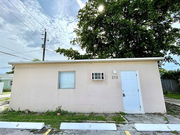 2nd image of 213 SW 14th St #C
