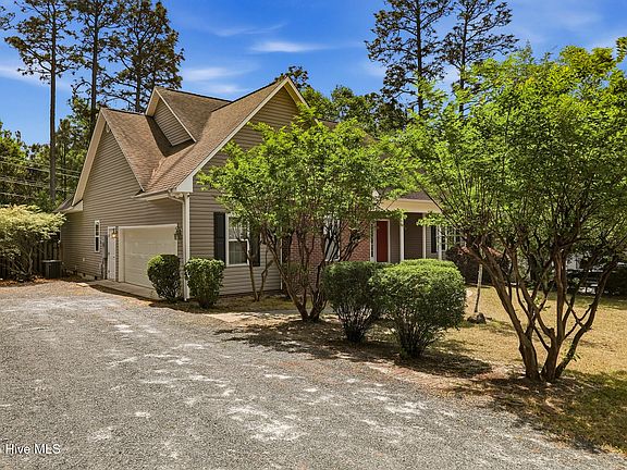 3rd image of 6 Moore Drive