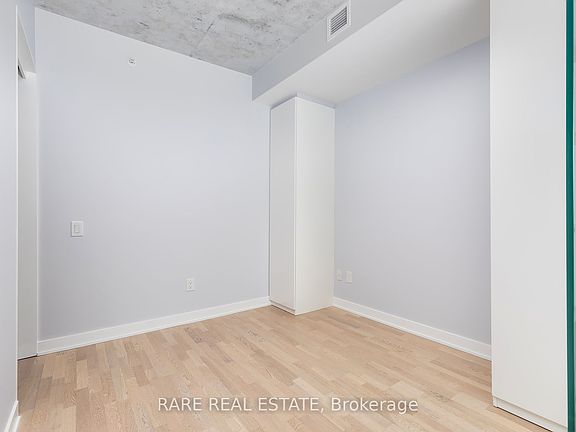 3rd image of 629 King St W #629