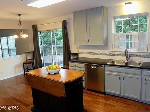 3rd image of 7 New Brunswick Ct